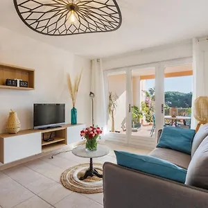  Apartment La Girelle De Giens